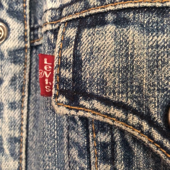 VINTAGE Levi Strauss Blue Denim Jacket - LIKE NEW - Picture 7 of 17